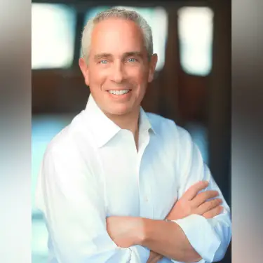 Professional headshot by Chicago headshot photographer Michael Schacht - Portrait 0025