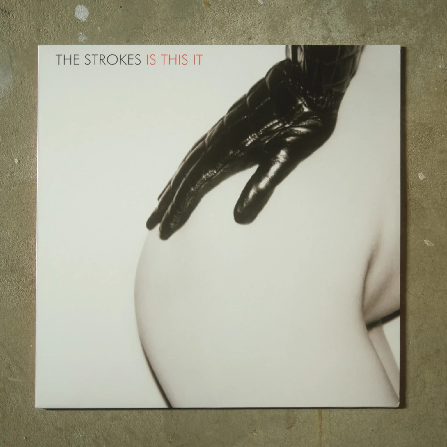 THE STROKES | IS THIS IT The Strokes "Is This It" Album Cover